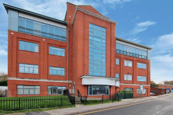 1 Bedroom Flat To Rent In Normandy House, Wolsey Road, Hemel Hempstead, HP2