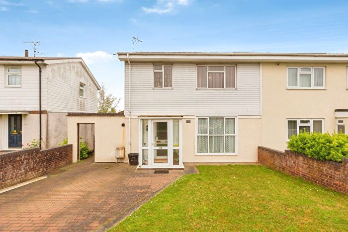 3 Bedroom Semi Detached House For Sale In Grenville Road, Aylesbury, HP21