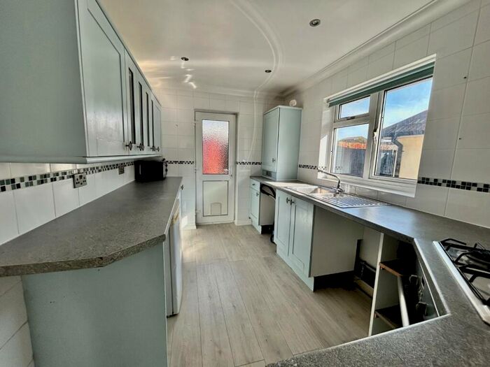 2 Bedroom Detached Bungalow To Rent In Thornhill Rise, Portslade, Brighton, BN41