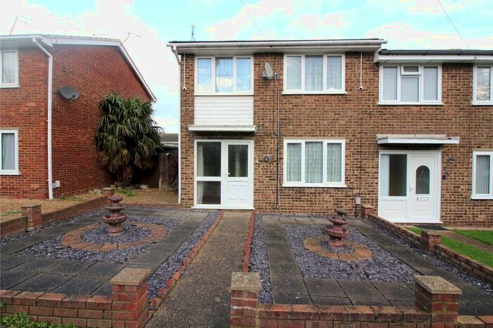 3 Bedroom End Of Terrace House To Rent In Broadway, Gillingham, Kent, ME8