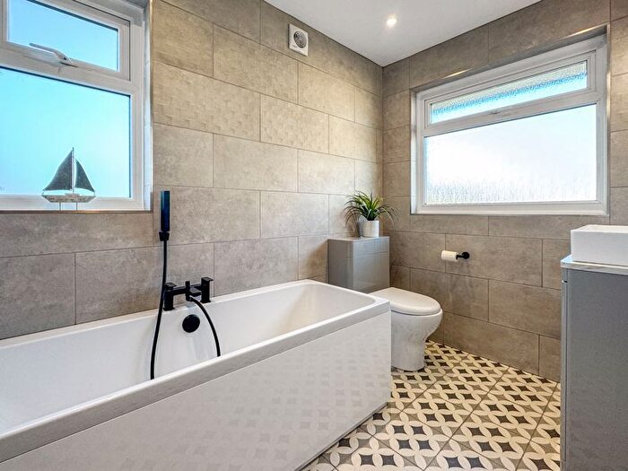 4 Bedroom Detached House For Sale In Upper Hyde Farm Lane, Shanklin, PO37