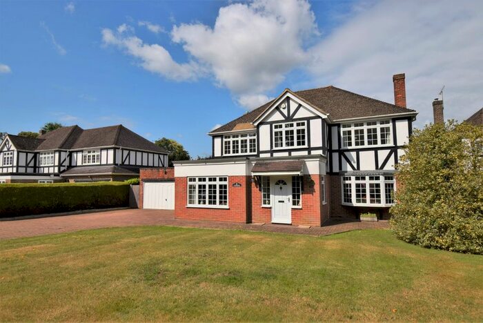 5 Bedroom Detached House For Sale In Green Lane, Burnham, SL1