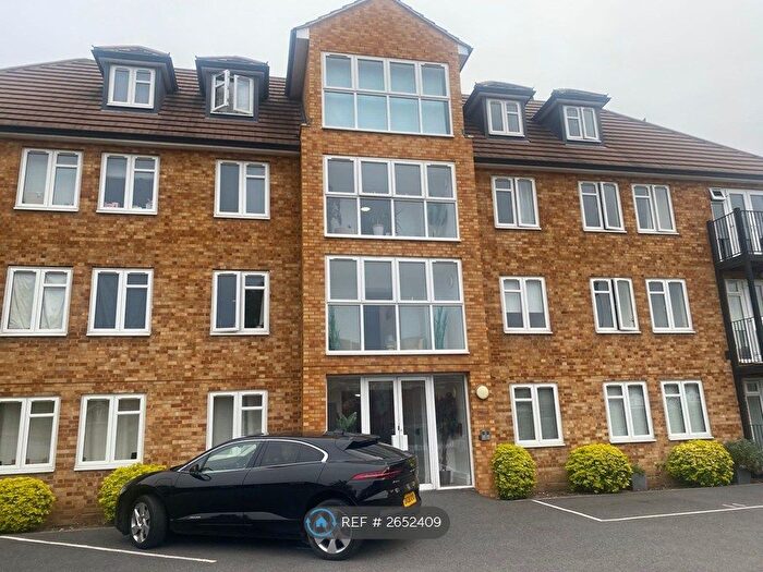1 Bedroom Flat To Rent In Portsmouth Road, Cobham, KT11