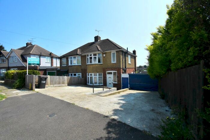 3 Bedroom Semi-Detached House To Rent In Walcot Avenue, Luton, Bedfordshire, LU2