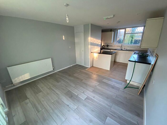 5 Bedroom Semi Detached House To Rent In Somerby Road, Barking, IG11