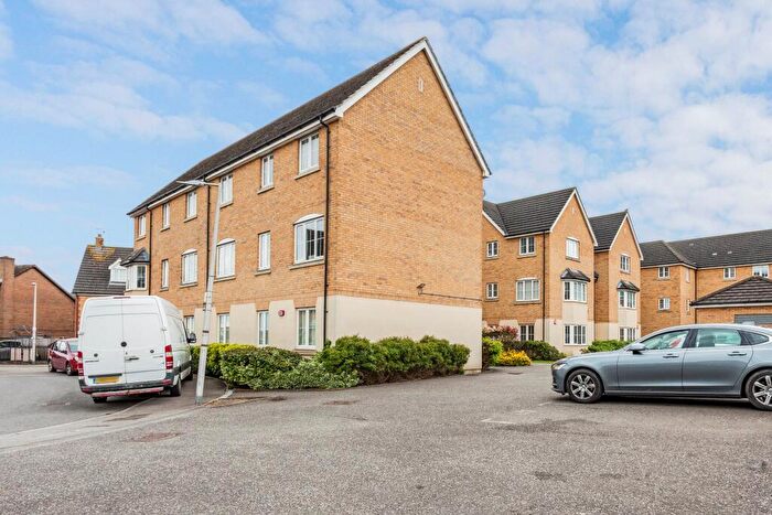 2 Bedroom Flat To Rent In Genas Close, IG6