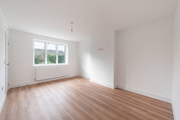 3 Bedroom Detached House To Rent In Clamp Hill, Stanmore, HA7