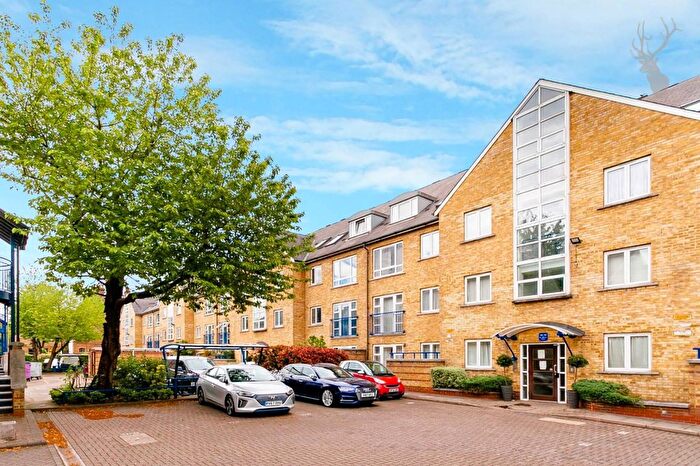 3 Bedroom Flat To Rent In Bow Road, Bow, E3