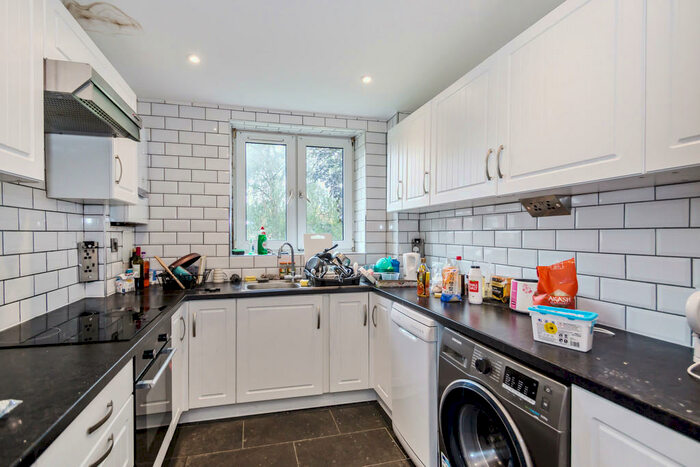 5 Bedroom Apartment To Rent In Welstead House, Cannon Street Road, Whitechapel, E1