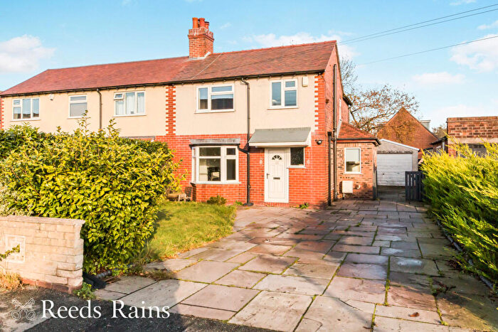 3 Bedroom Detached House For Sale In Whirley Road, Macclesfield, Cheshire, SK10