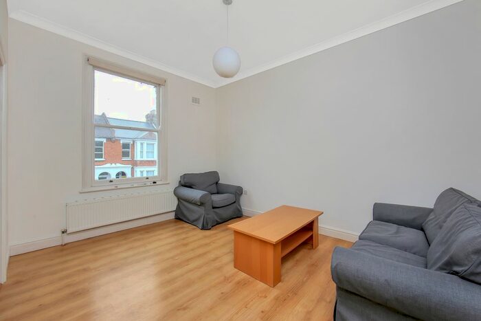 2 Bedroom Flat To Rent In Eastern Road, Bounds Green, London, N22