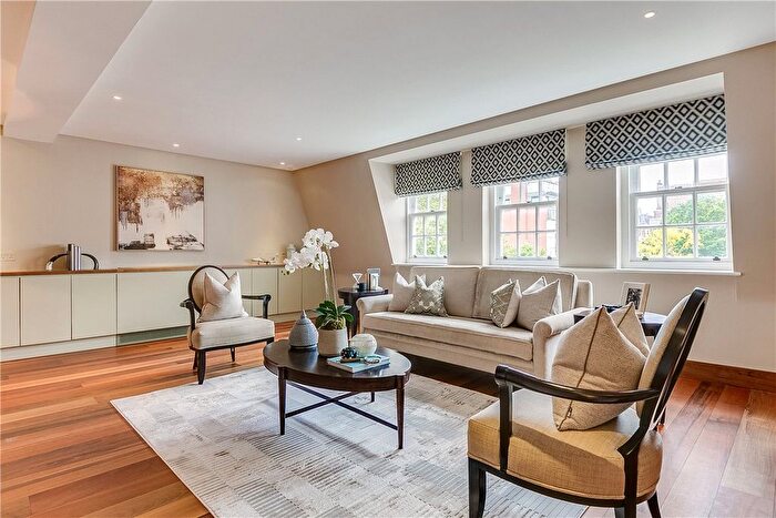 3 Bedroom Flat To Rent In Park Street, Mayfair, London, W1K