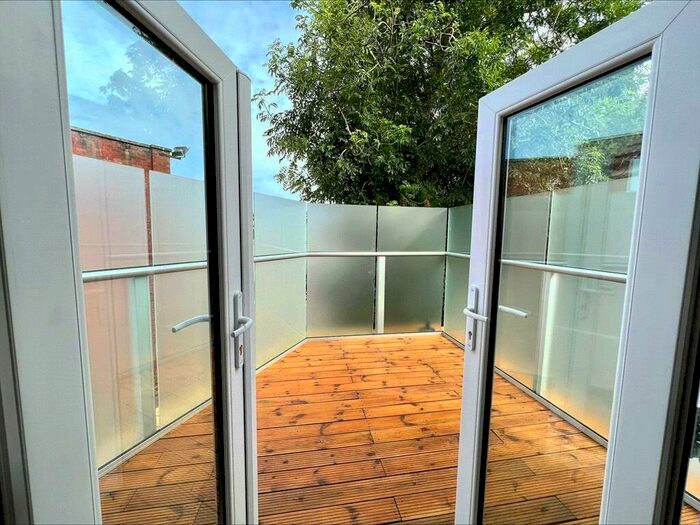 Studio To Rent In Station Road, Horley, Surrey, RH6