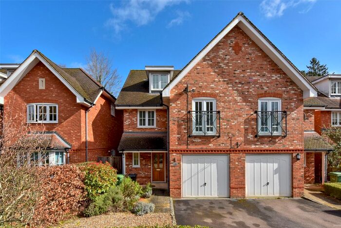 4 Bedroom Semi-Detached House To Rent In Shiplake Bottom, Peppard Common, Henley-On-Thames, Oxfordshire, RG9