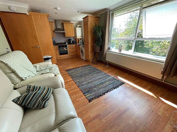 1 Bedroom Flat For Sale In Llys Newydd, Llwynhendy, Llanelli, SA14