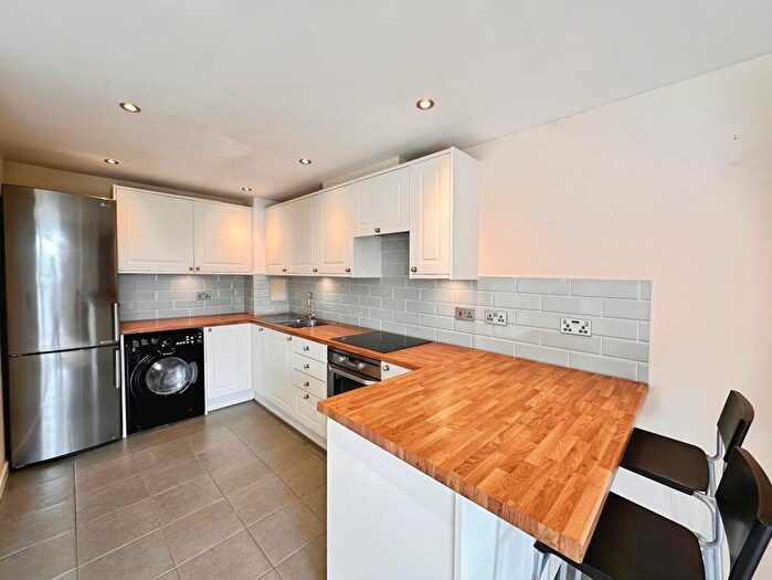 2 Bedroom Flat To Rent In Oliver Road, Leyton, E10