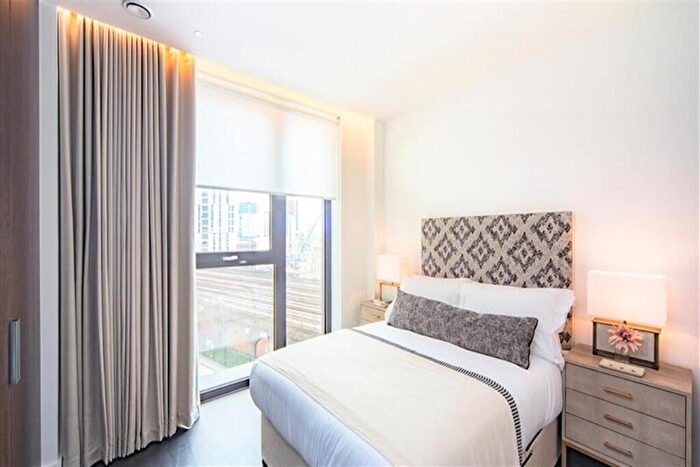 2 Bedroom Apartment To Rent In Thornes House, Nine Elms, SW11