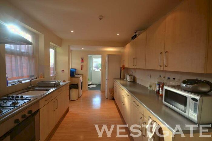 6 Bedroom Terraced House To Rent In St Edwards Road, Uni Area, RG6