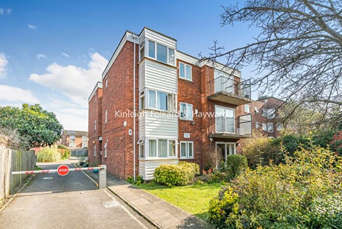 2 Bedroom Flat To Rent In Elm Grove, London, SW19