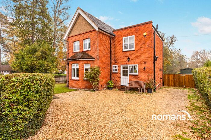 3 Bedroom Detached House To Rent In The Warren, Caversham, Reading, RG4