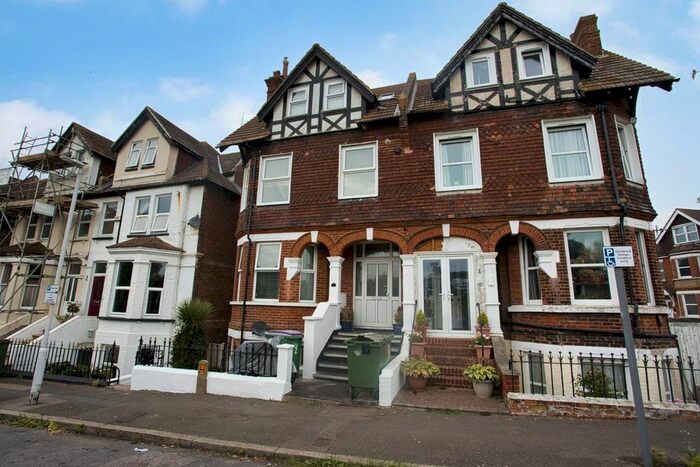 1 Bedroom Flat To Rent In East Cliff Gardens, Folkestone, CT19
