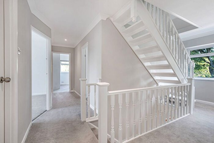 5 Bedroom Detached House For Sale In Kennel Close, Fetcham, KT22