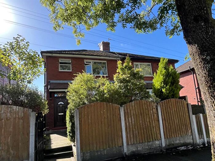 3 Bedroom Semi Detached House For Sale In , Brushes Road, Stalybridge, Tameside, SK15
