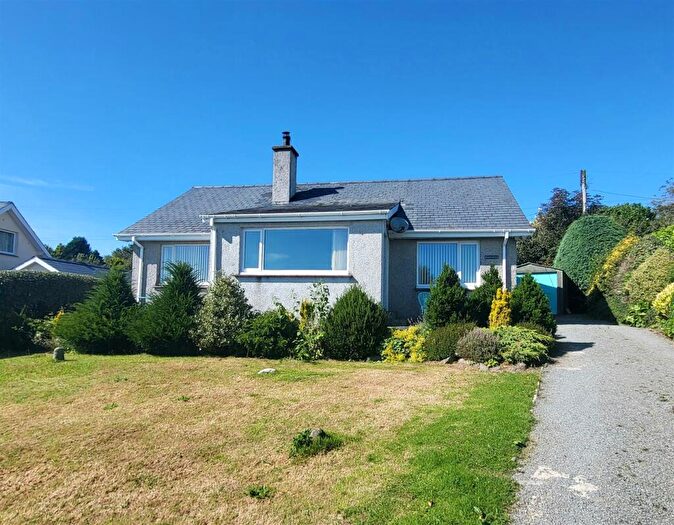 3 Bedroom Detached Bungalow For Sale In Merrydown, Cae Garw, Llanfair, LL46