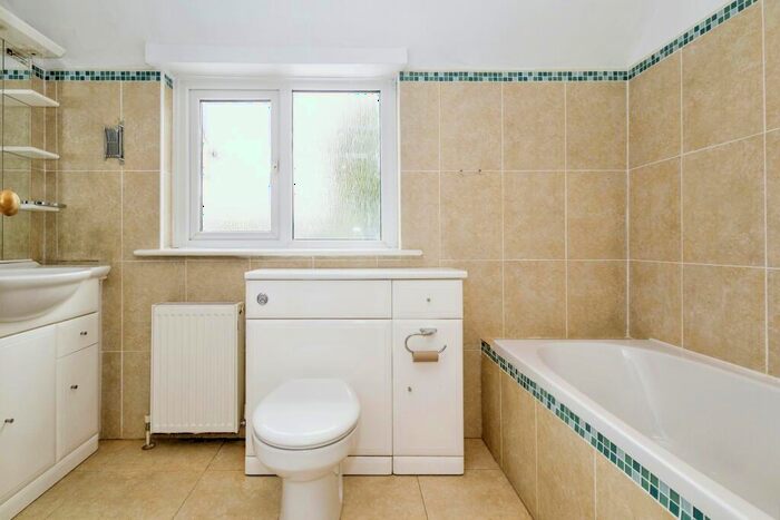 4 Bedroom Detached House For Sale In Lovedean Lane, Lovedean, Cowplain, Hampshire, PO8