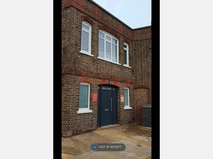 1 Bedroom Flat To Rent In Charman Road, Redhill, RH1