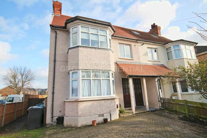 3 Bedroom Flat To Rent In Westbury Road, New Malden, KT3