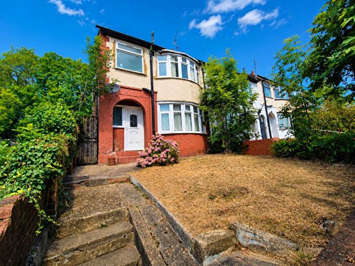 3 Bedroom End Of Terrace House For Sale In Bramingham Road, Luton, Bedfordshire, LU3