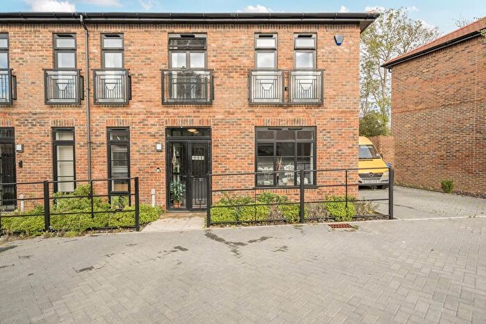 4 Bedroom Semi Detached House To Rent In Tyler Walk, Canterbury, CT1