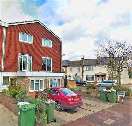 4 Bedroom House To Rent In Devenay Road, Stratford, West Ham, Newham, London, E15