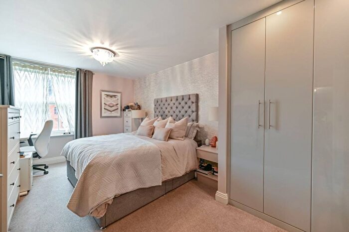 2 Bedroom Flat For Sale In St. Ives Road, Maidenhead, SL6