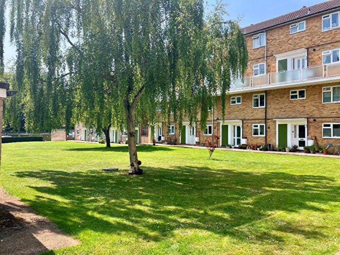 1 Bedroom Maisonette To Rent In The Ridgeway, St. Albans, AL4