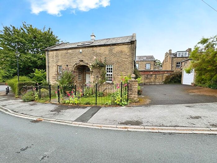 2 Bedroom Detached House For Sale In Gainsborough Court, Skipton, BD23
