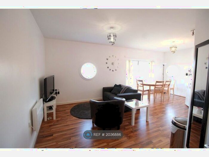 2 Bedroom Flat To Rent In Stanza Court, Liverpool, L5