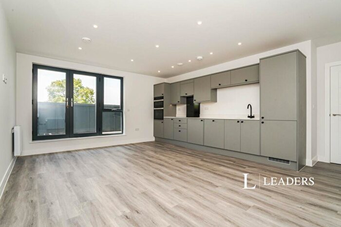 2 Bedroom Flat To Rent In Leckhampton Road, GL53