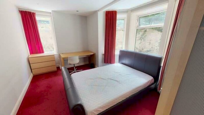 3 Bedroom Flat To Rent In Shaw Lane, Headingley, Leeds, LS6