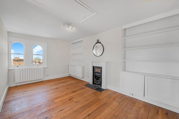 1 Bedroom Flat To Rent In Onslow Road, Richmond, TW10