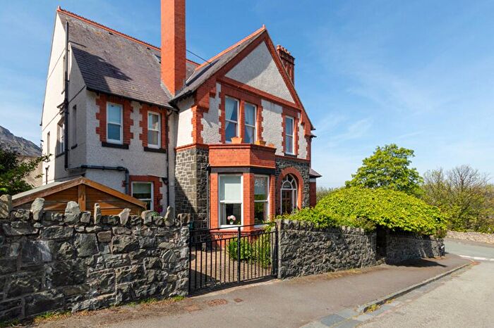 6 Bedroom Semi-Detached House For Sale In Celyn Street, Penmaenmawr, Conwy, LL34