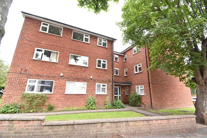 2 Bedroom Flat To Rent In Berrylands, Surbiton, KT5