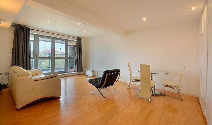2 Bedroom Flat To Rent In St. James's Road, London, SE1