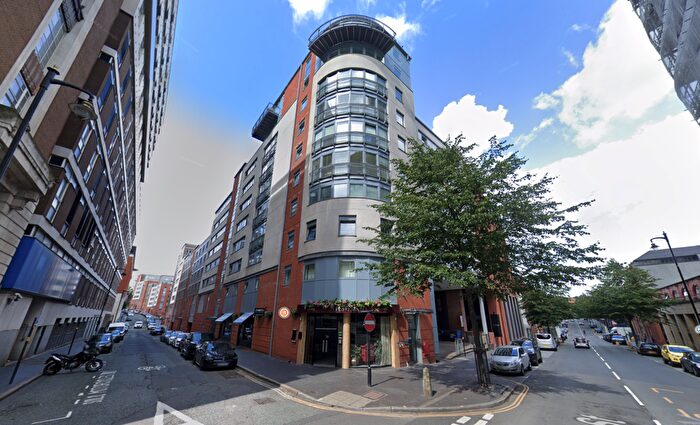 2 Bedroom Flat To Rent In Islington Gates, Newhall Street, Birmingham, West Midlands, B3
