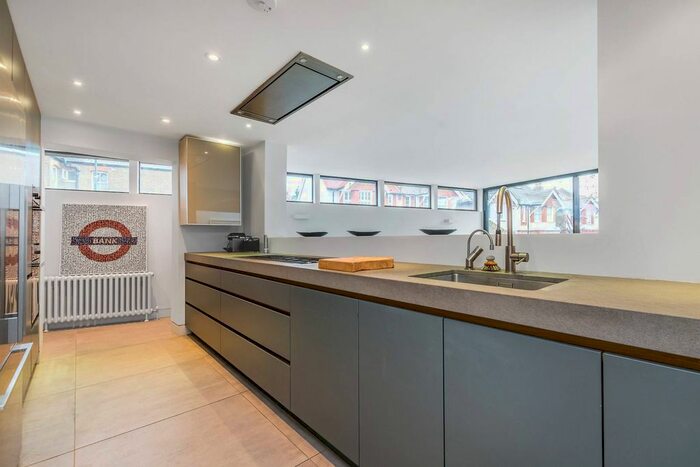 4 Bedroom Property To Rent In Whitton Road, Twickenham, TW1