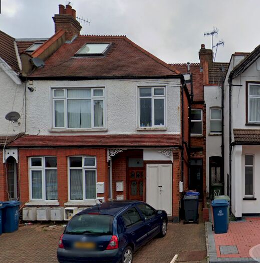 3 Bedroom Flat To Rent In Locket Road, Wealdstone, Harrow, HA3