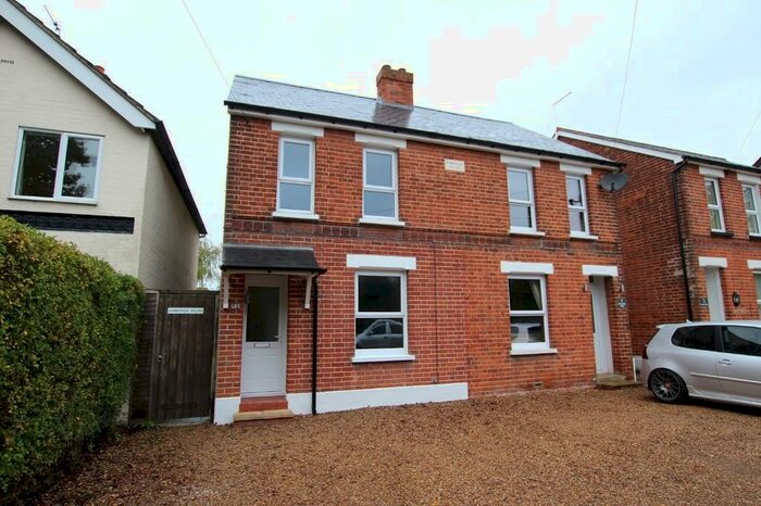 3 Bedroom Semi-Detached House To Rent In Sunnyside, South View, Binfield, RG12