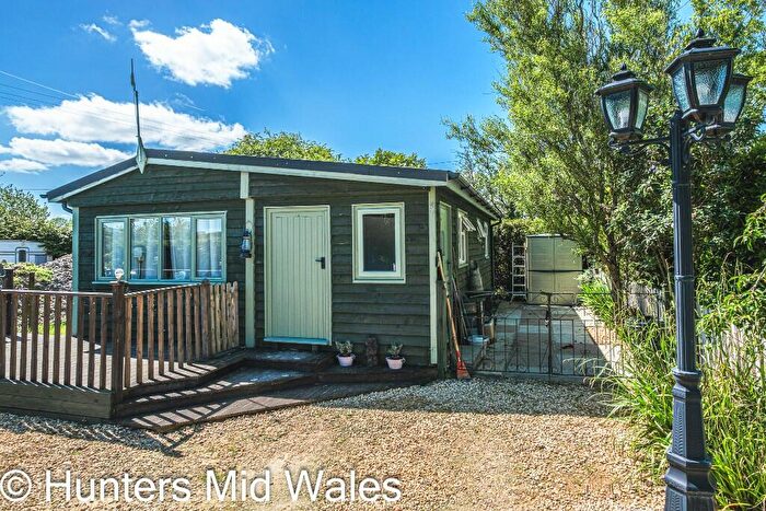 2 Bedroom Park Home For Sale In Kites Nest, Crossgates, LD1