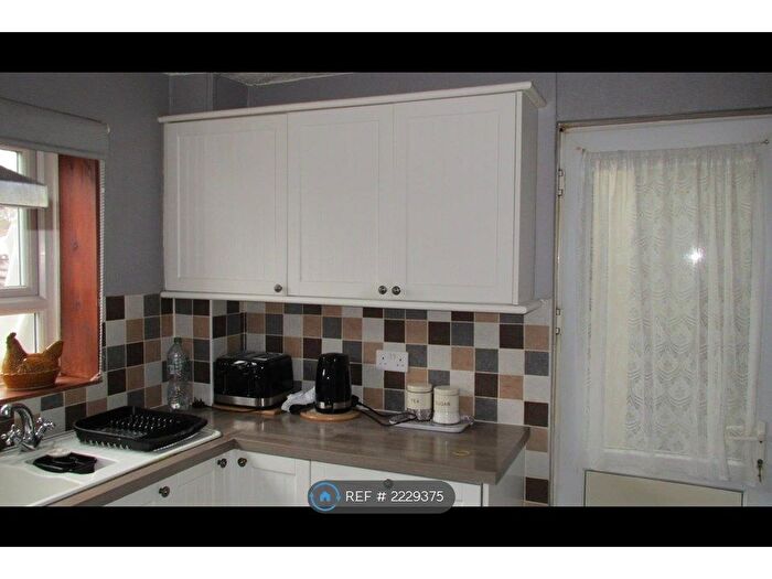 3 Bedroom Semi-Detached House To Rent In Crawley, Crawley, RH11